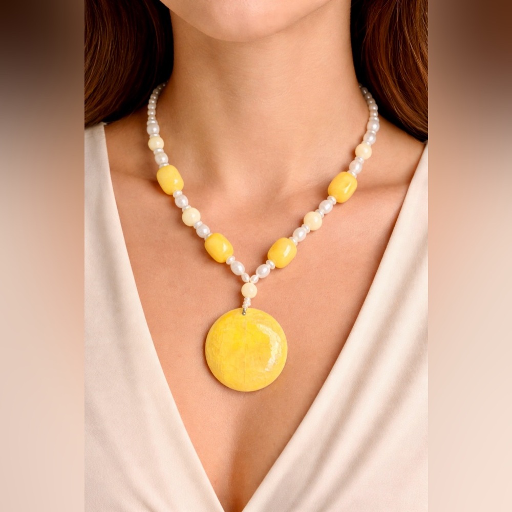 Vintage Lee Sands / Lee Cangs Yellow Resin & Freshwater Pearl  Necklace 18"
